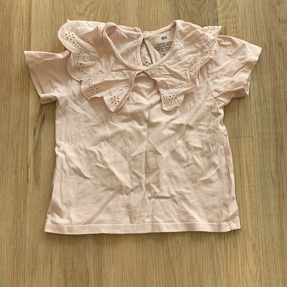 H &M Blush pink short sleeve shirt with eyelet collar detail.